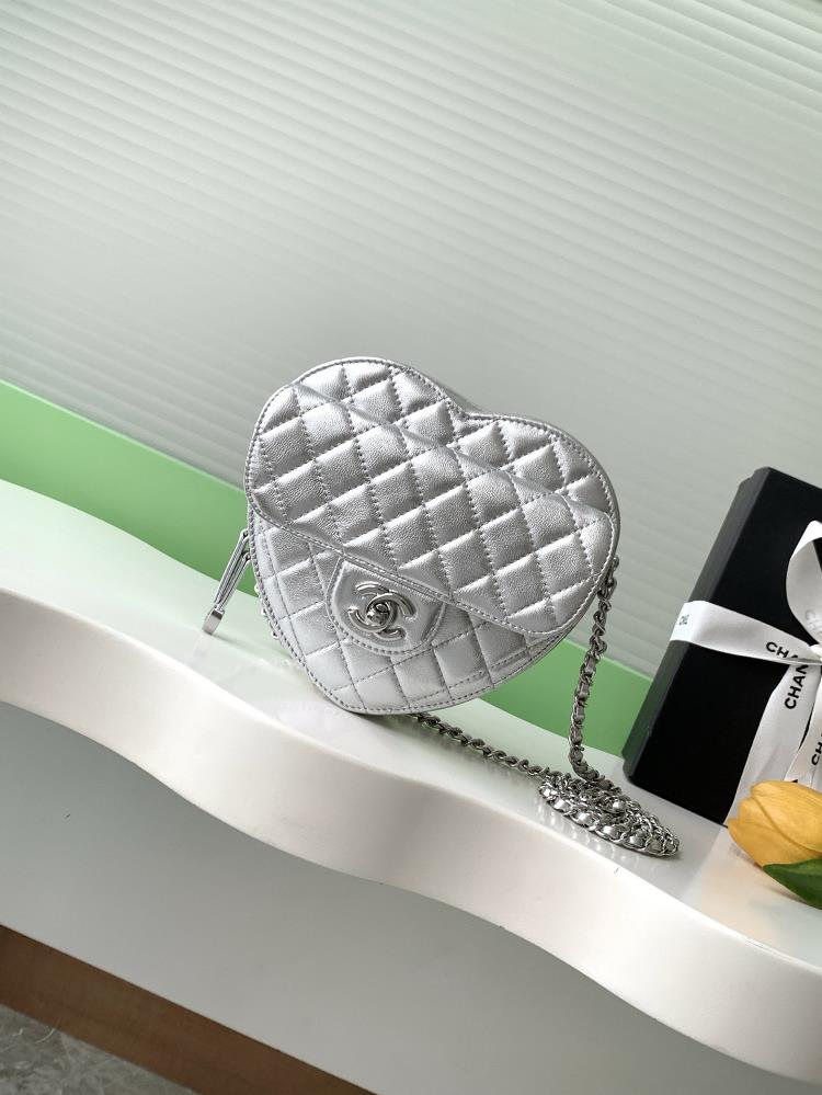 Happy SpringSummer Love SeriesThe heartshaped style is really super beautiful Even if its a VIP its hard to buy at the counter Tears have to be