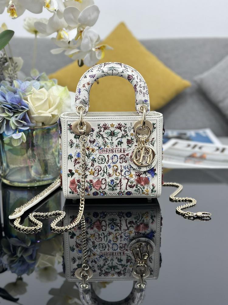 Lady Diors three panel embroidered floral beads adorned with sheep tendons showcase exquisite bead styles and garden embroidery showcasing Diors