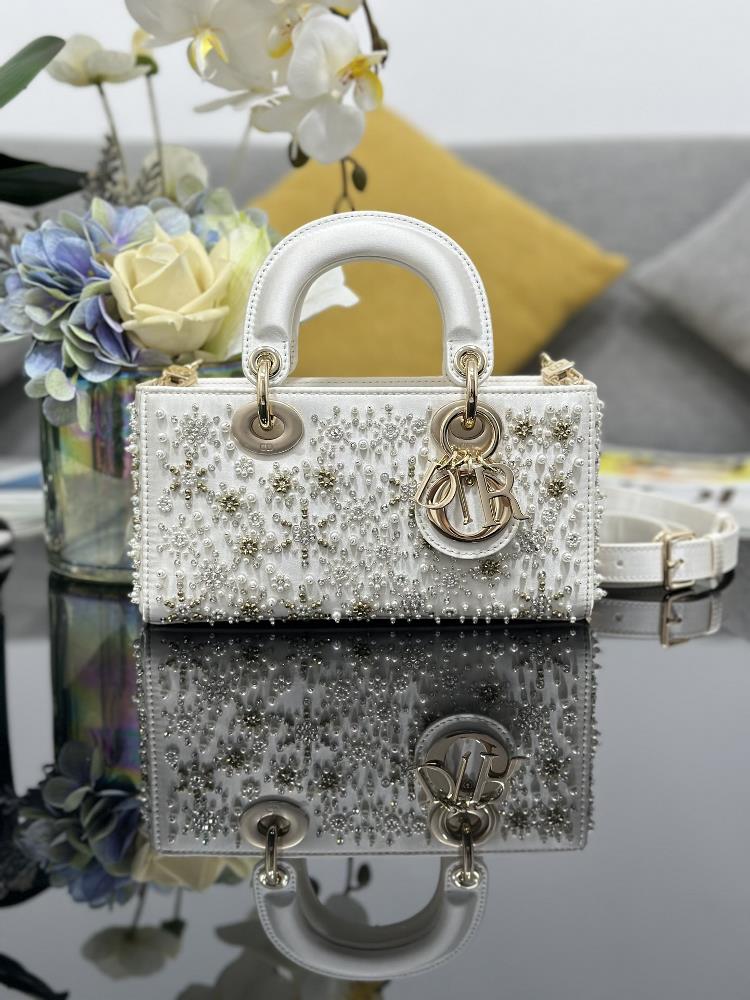 Lady DJoys small embroidered snowflake pearls are carefully crafted from silk fabric and the snowflake bead decorations are hand embroidered showca
