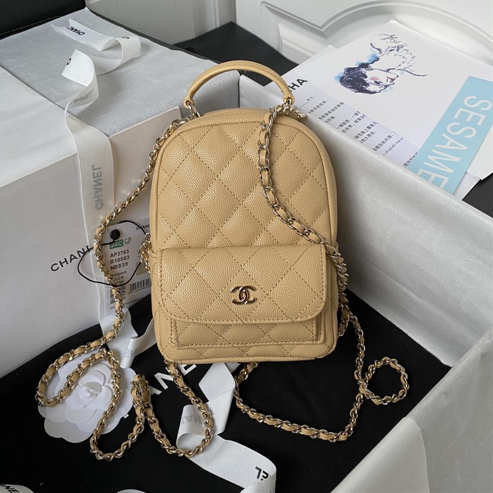 The Chanel 24cAP3573 mini lychee patterned small shoulders can be carried by hand slung over a shoulder or backpack in various ways Whether its le