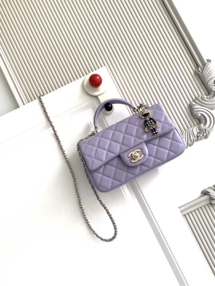 The latest 21K Mini CF handle handbag AS2431 features a classic diamond grille lid bag with a human head hanging decoration The exquisite classic cha