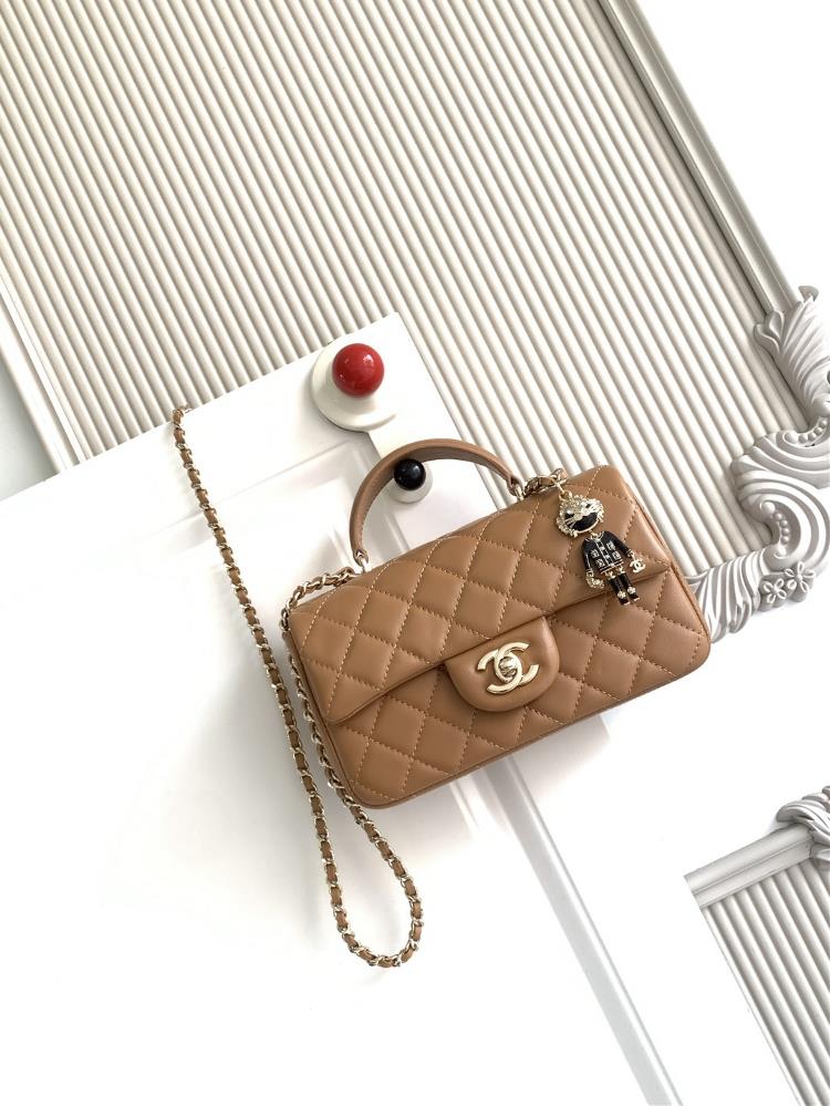 The latest 21K Mini CF handle handbag AS2431 features a classic diamond grille lid bag with a human head hanging decoration The exquisite classic cha