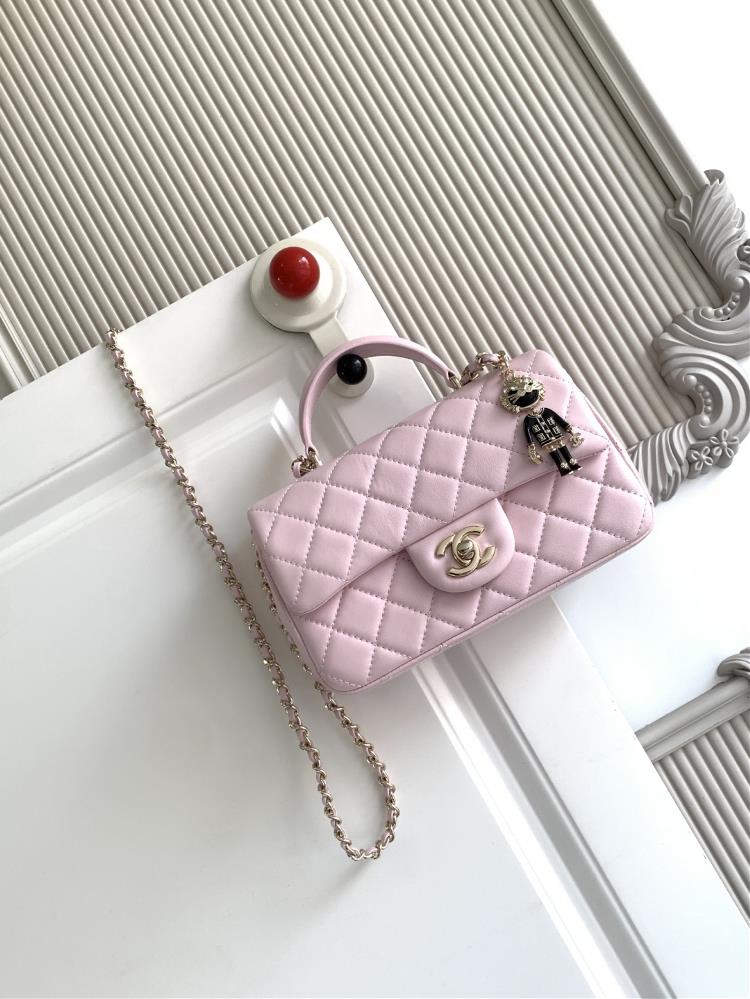 The latest 21K Mini CF handle handbag AS2431 features a classic diamond grille lid bag with a human head hanging decoration The exquisite classic cha