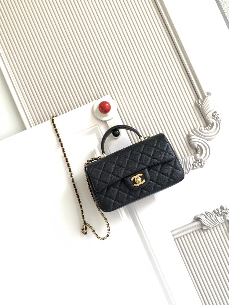 The latest Chanel 21K Mini CF handle handbag AS2431 features a classic diamond grille lid bag adorned with a delicate classic chain paired with a hand