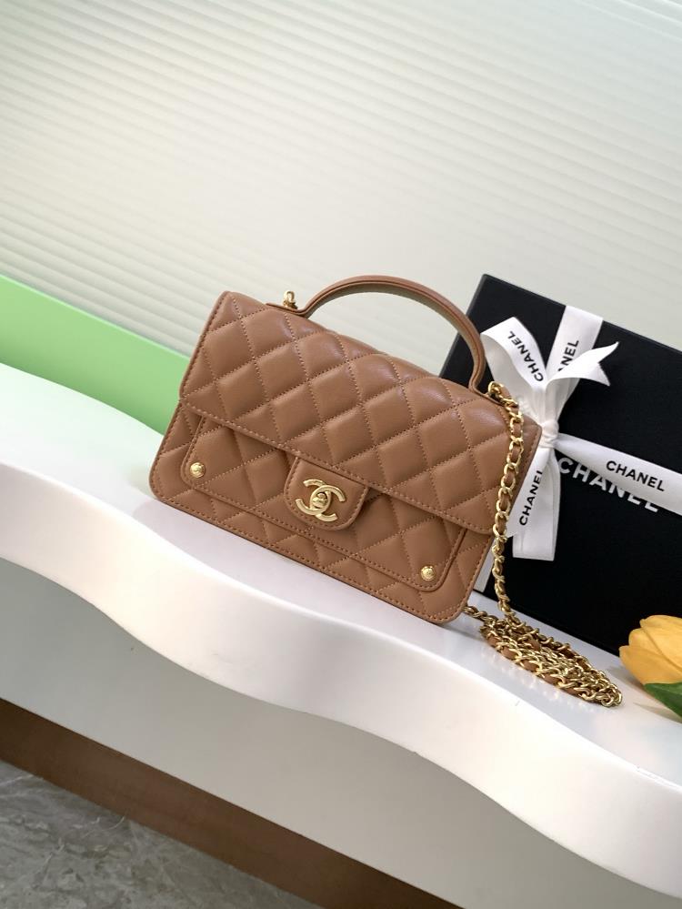 25B Sheepskin Double C Pocket Handle BagA very delicate and lightweight bagThe classic diamond grid pattern paired with metal accessories design looks