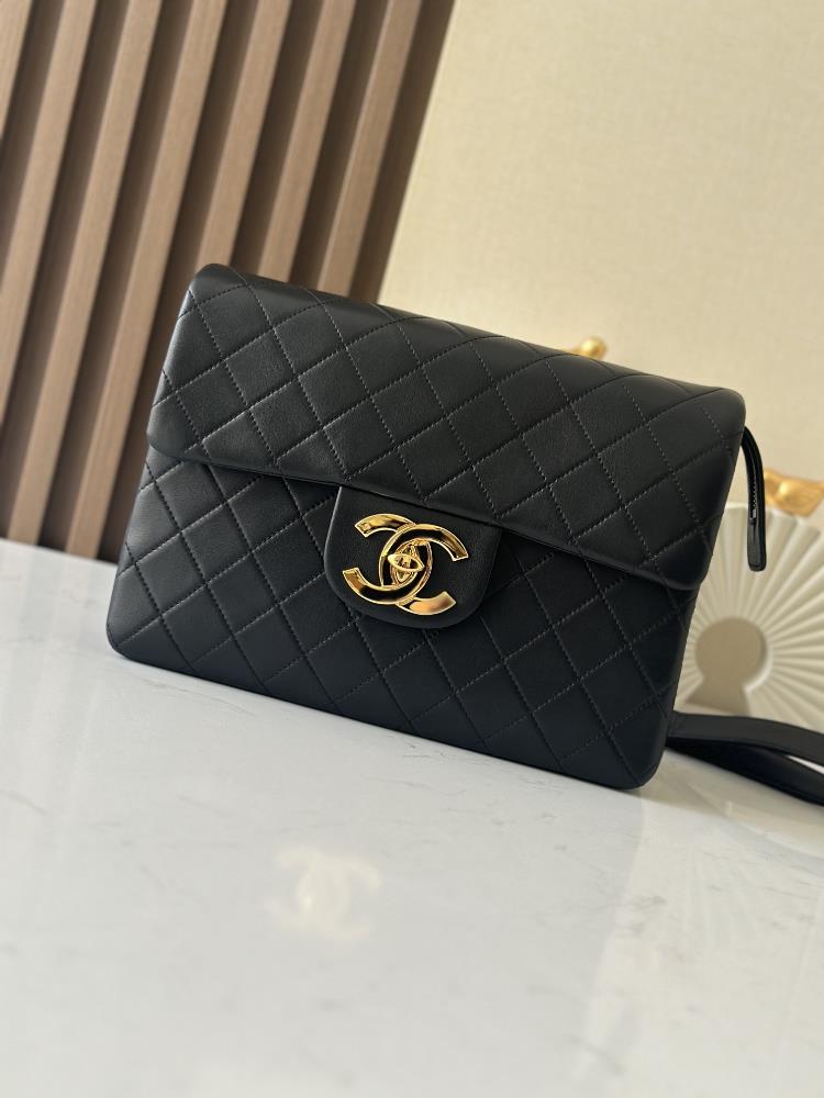 0 Beisaos Chanel Exclusive Large Gold Buckle Back BagThe Chanel Classic Flap Bag in stock is a product that was re released by Louis Vuitton in 1983