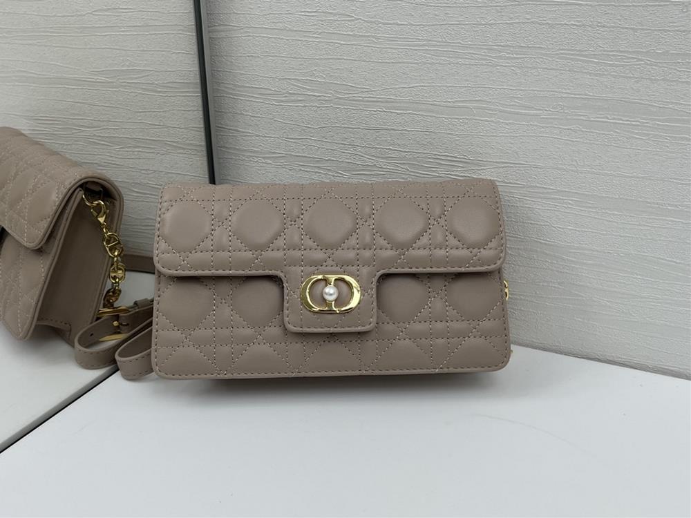 This Dior Jolie mini chain handbag is a new addition to the FallWinter 2025 ready to wear collection combining elegance and practicality Crafted wi