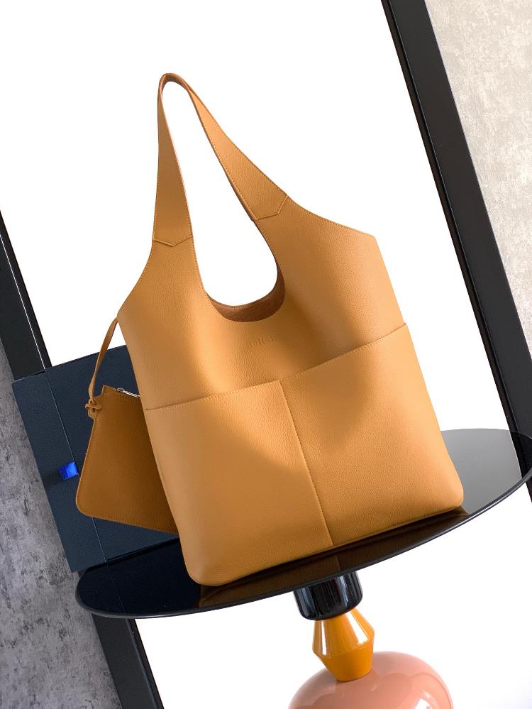 This Dior Priv handbag is a new addition to the fall 2025 mens clothing collection exquisite and elegant Crafted with carefully crafted brown Dior