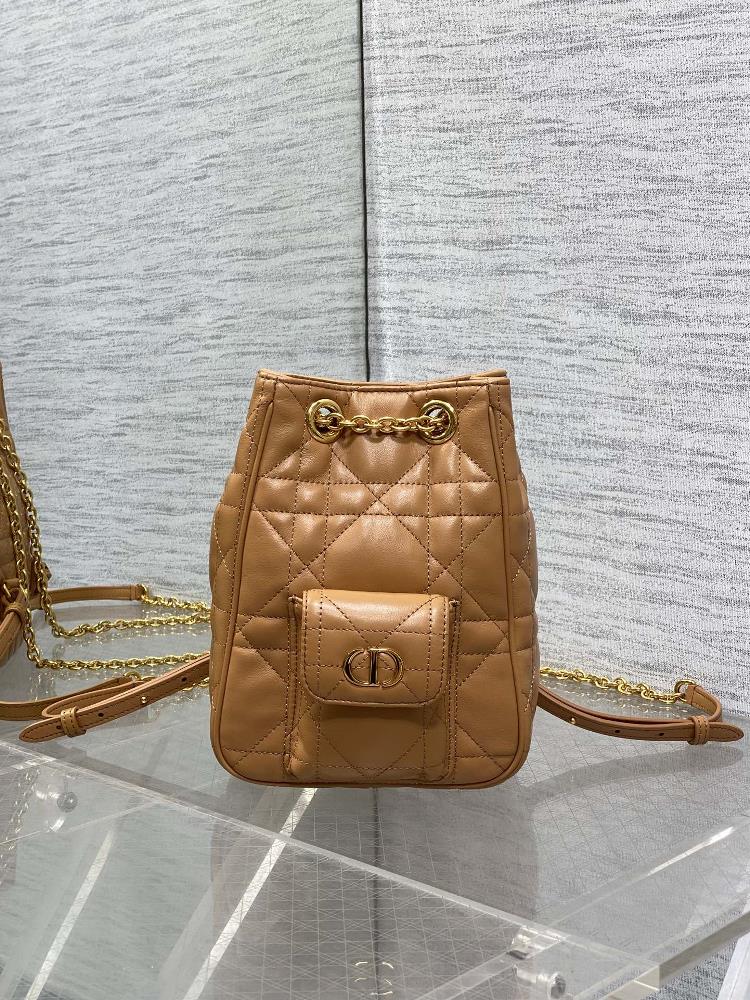 Dior Small SpotCaro Multicarriy Double Shoulder Wealth Bucket Backpack Series the new beauty bag has been launched again Imported lambskin is caref