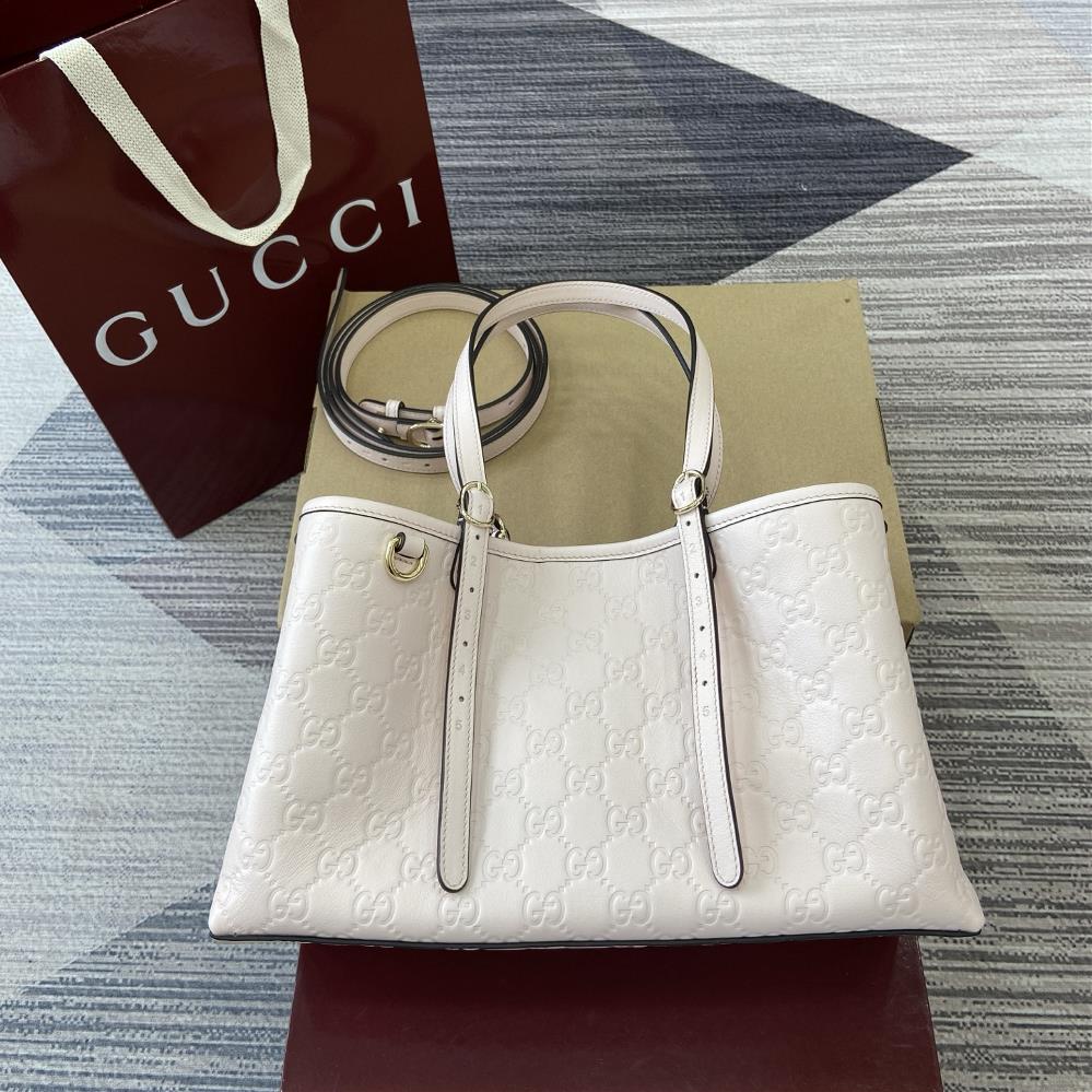 Equipped with a complete set of original counter packaging the new GG Emblem series is revitalized to interpret the brands timeless elegance and exq