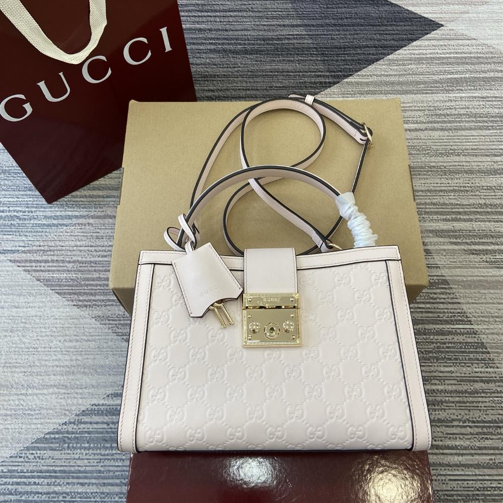 Equipped with a complete set of counter packaging the Padlock series makes a stunning appearance in the 2025 autumn and winter collection with a fash