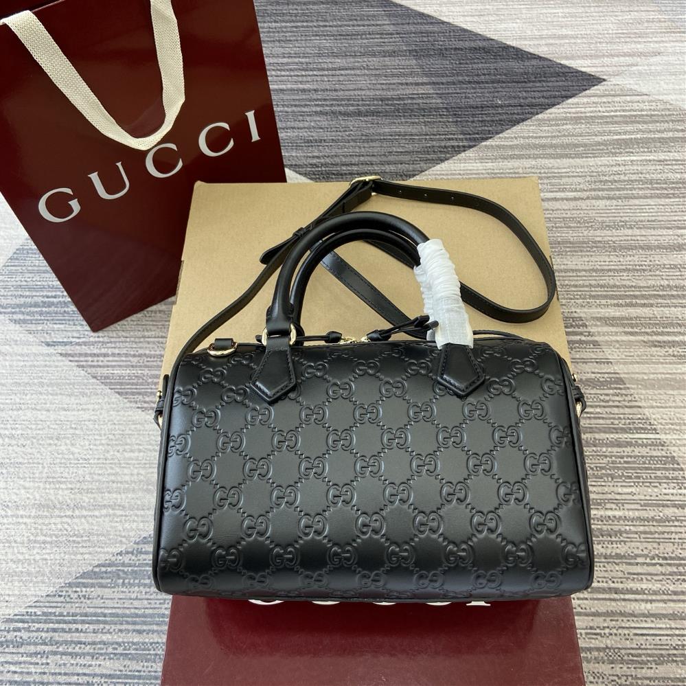 Equipped with a complete set of counter packaging for the 2025 autumnwinter collection the GG Emblem series reinterprets iconic patterns with creati