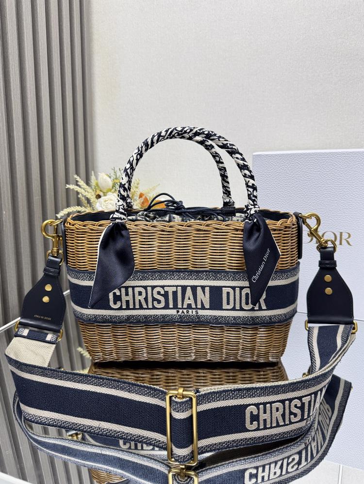 The toplevel original basket bag is carefully woven by hand from willow branches and is a classic fashion item Internally equipped with a small pouc