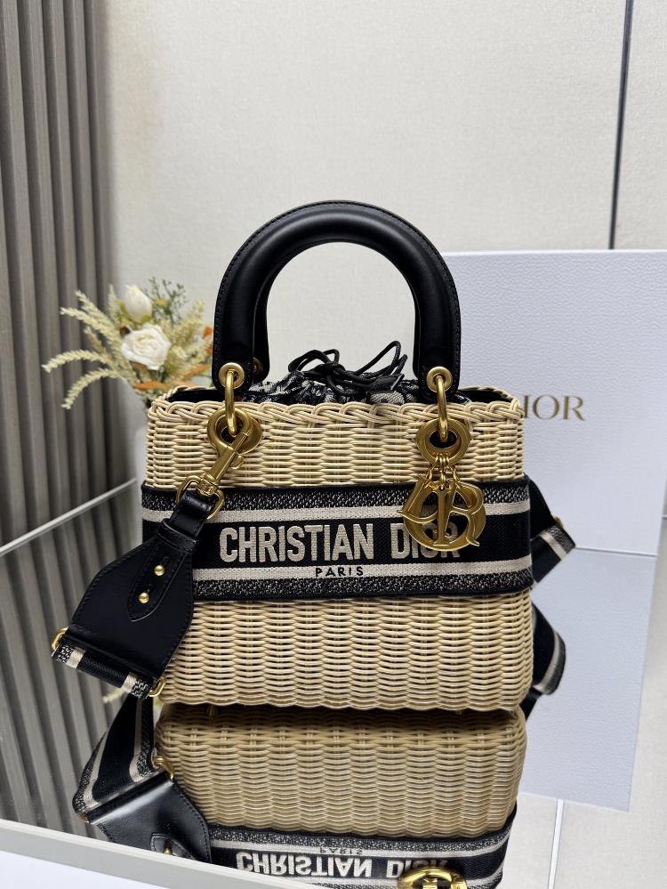 Top of the line original highquality stock summer exclusive bamboo woven bag is here handmade and paired with a classic Oblique canvas inner bag fu
