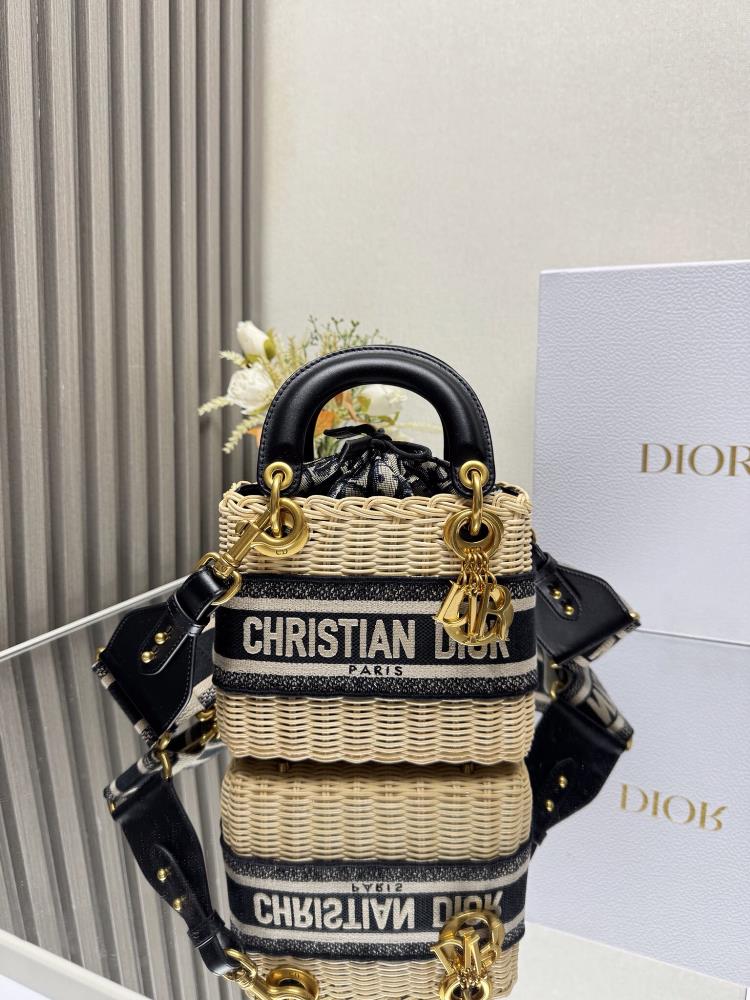 Top of the line original highquality stock summer exclusive bamboo woven bag is here handmade and paired with a classic Oblique canvas inner bag fu
