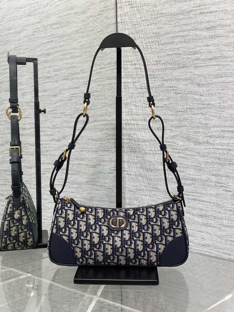 Original factory leather in stockThe Oblique Classic Blue Fabric Cigale Mini Handbag enriches the 30Montaigne collection with its stylish and exquisit
