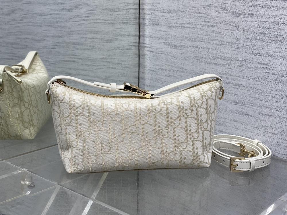 spotThe latest Christmas limited edition lunch box bag is highly recommended featuring a brick cabinet with a diamond grid resembling a pillow class