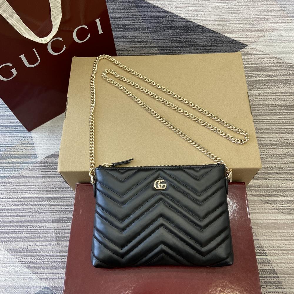 Equipped with a complete set of counter packaging the brands iconic GG Marmont series has launched a variety of modern and fashionable bags This ch