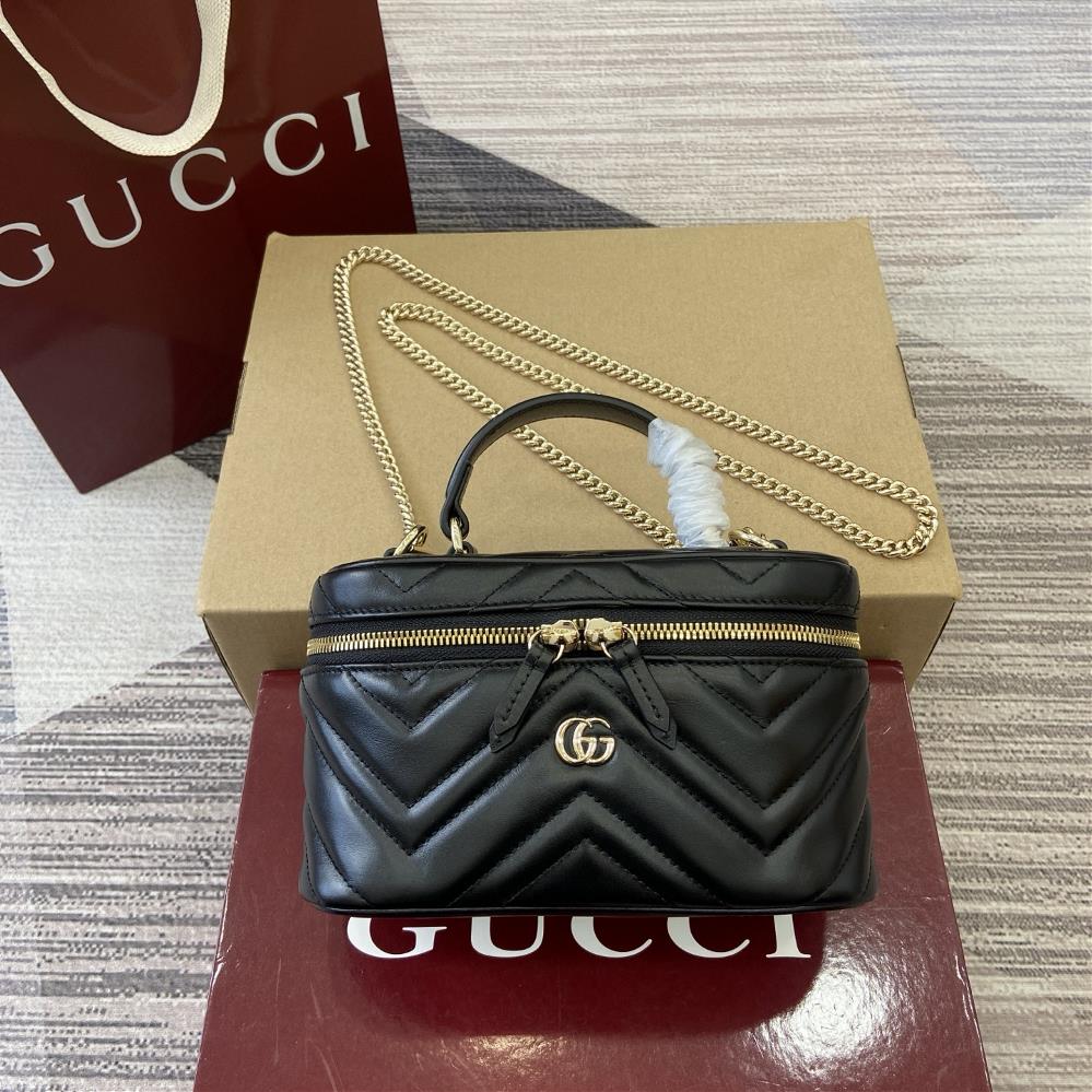 Equipped with a complete set of counter packaging the brands iconic GG Marmont series has launched a variety of modern and fashionable bags This ch