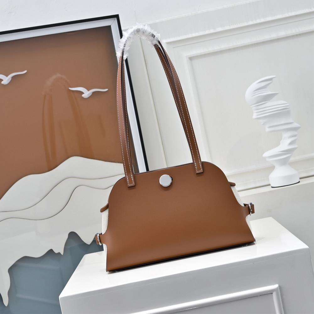 Tablier Sellier Using Hunter cowhide and Swift small cowhide canvasHalf handmade wax thread sewn all steel hardware  professional luxury fashion bran