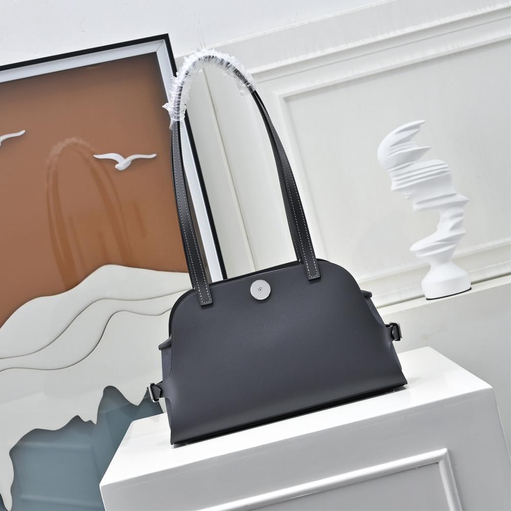 Tablier Sellier Using Hunter cowhide and Swift small cowhide canvasHalf handmade wax thread sewn all steel hardware  professional luxury fashion bran