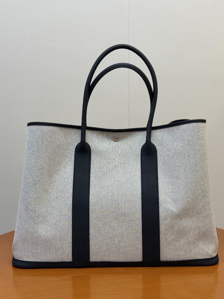 Garden Party49cm canvas with Negonda calf leather equipped with inner pockets saddle nail buckle size length 49cm x depth 36cm x width 253cm suit