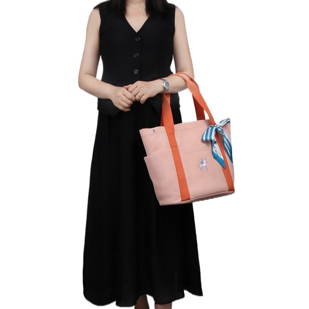 A qualified mommy bag needs to meet three essential conditions to be able to hold multiple bags and online appearance Ma Familys Mommy Bag Tong me
