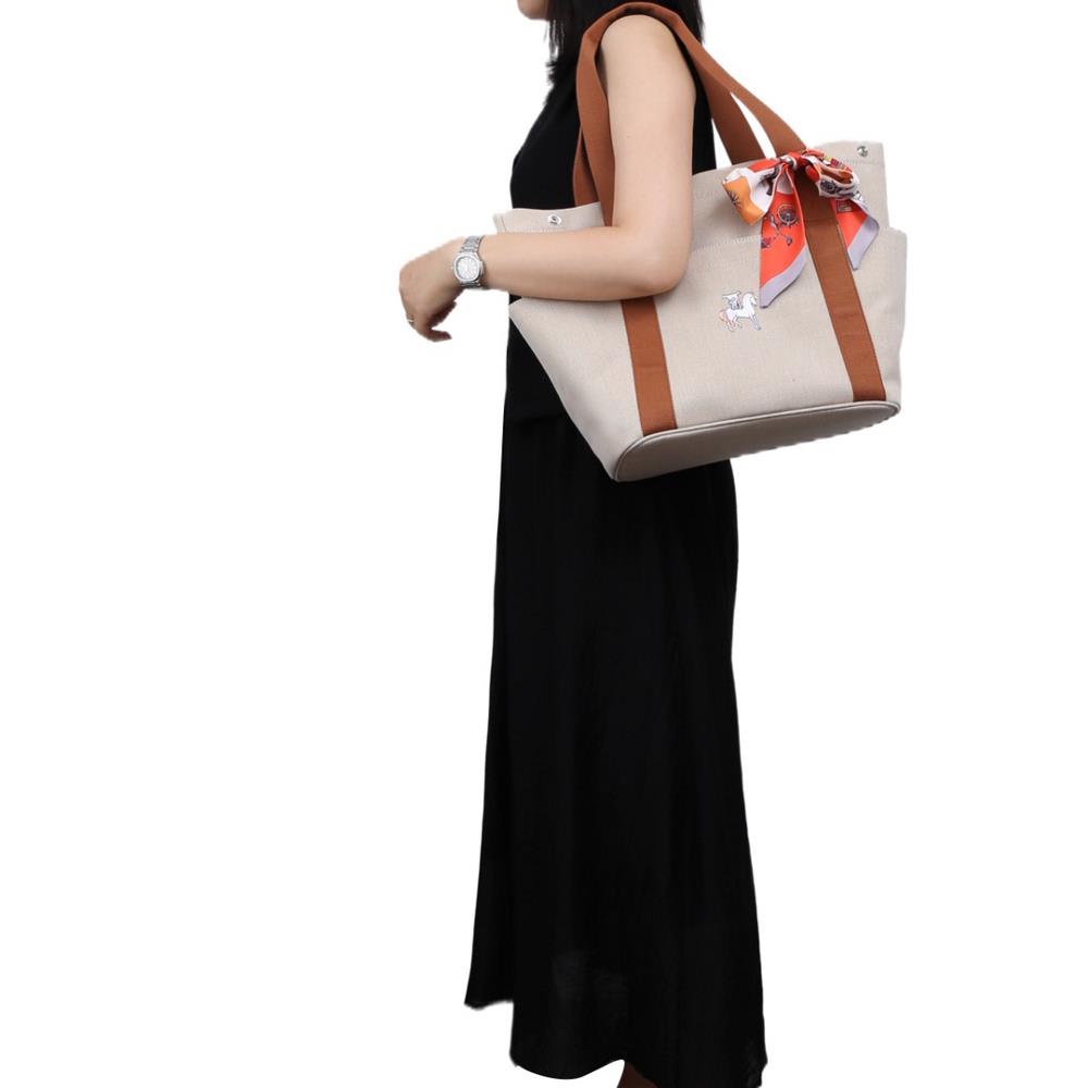 A qualified mommy bag needs to meet three essential conditions to be able to hold multiple bags and online appearance Ma Familys Mommy Bag Tong me