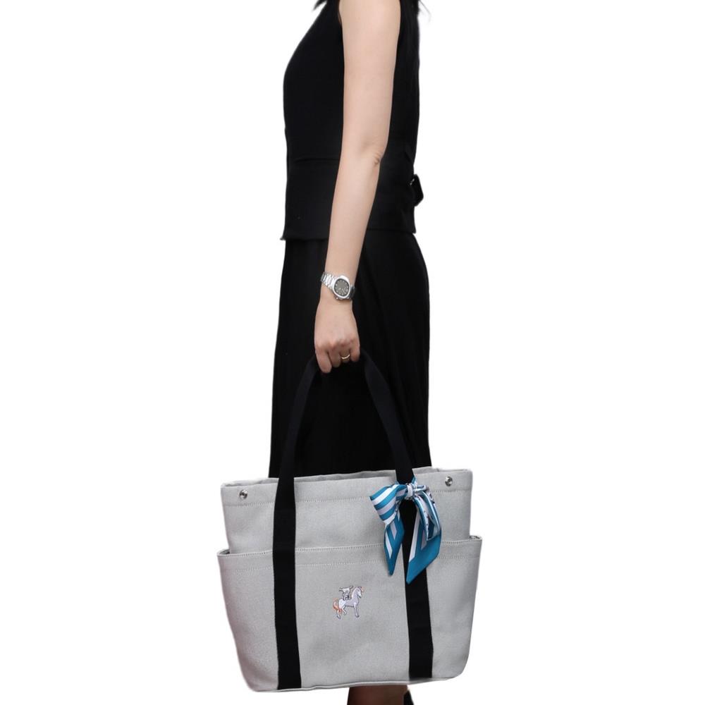 A qualified mommy bag needs to meet three essential conditions to be able to hold multiple bags and online appearance Ma Familys Mommy Bag Tong me