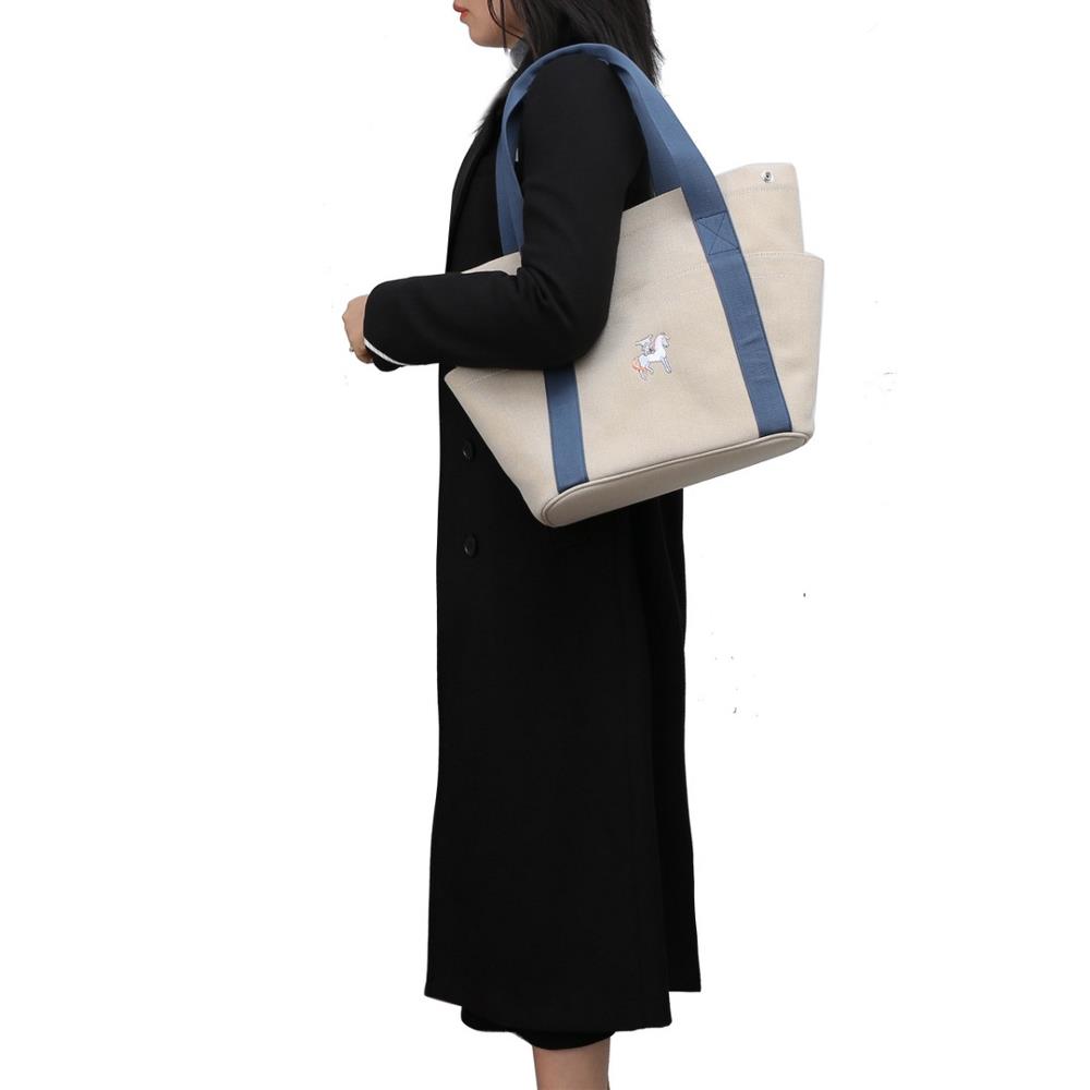 A qualified mommy bag needs to meet three essential conditions to be able to hold multiple bags and online appearance Ma Familys Mommy Bag Tong me