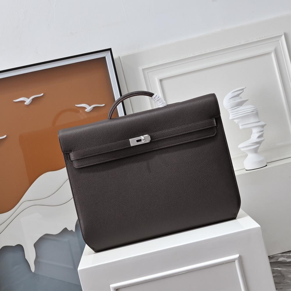 Kelly depeches Togo calf leather business handbag with main compartment for storageBack crotch zipper inner pocketHandheld size 36x29x5  professional