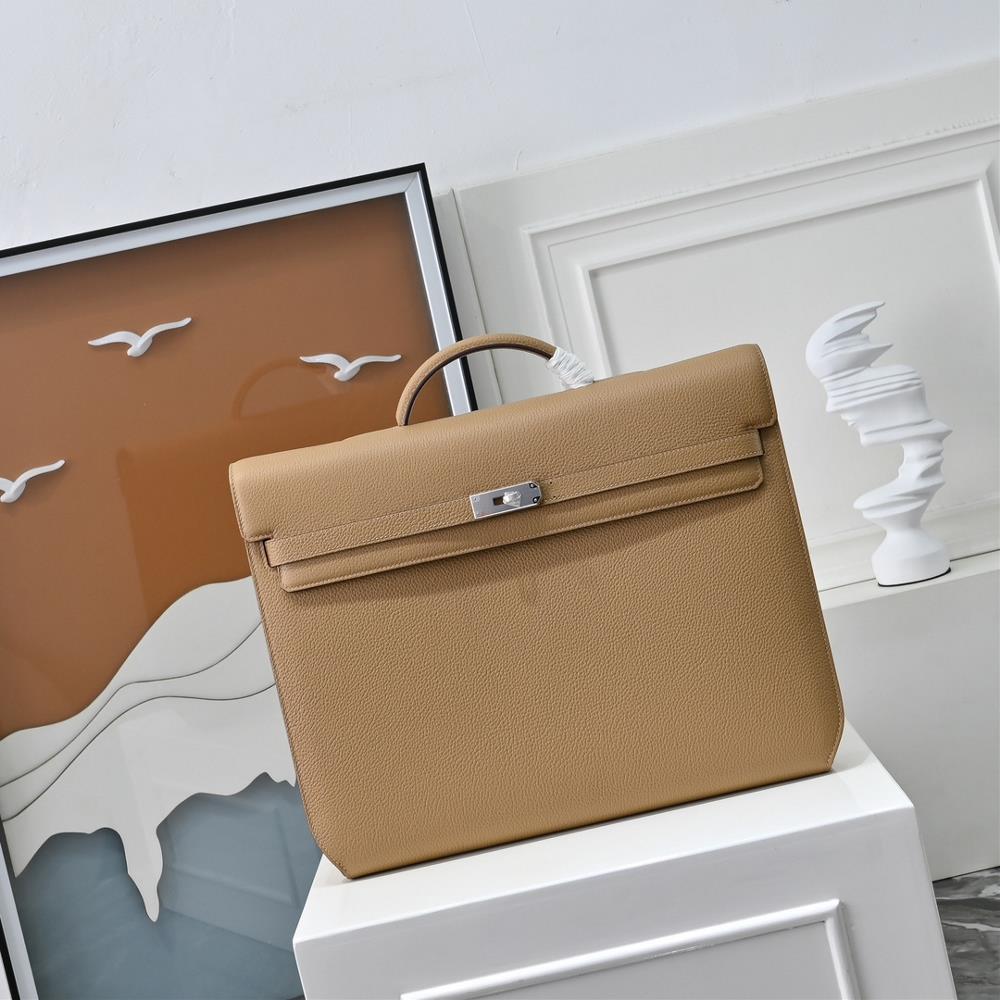 Kelly depeches Togo calf leather business handbag with main compartment for storageBack crotch zipper inner pocketHandheld size 36x29x5  professional