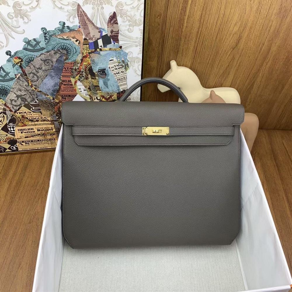 customizeKelly Depeches 36cm briefcase Togo calf leather 8F tin gray gold buckleOnly suitable for carrying files and laptops by hand The bag has a li