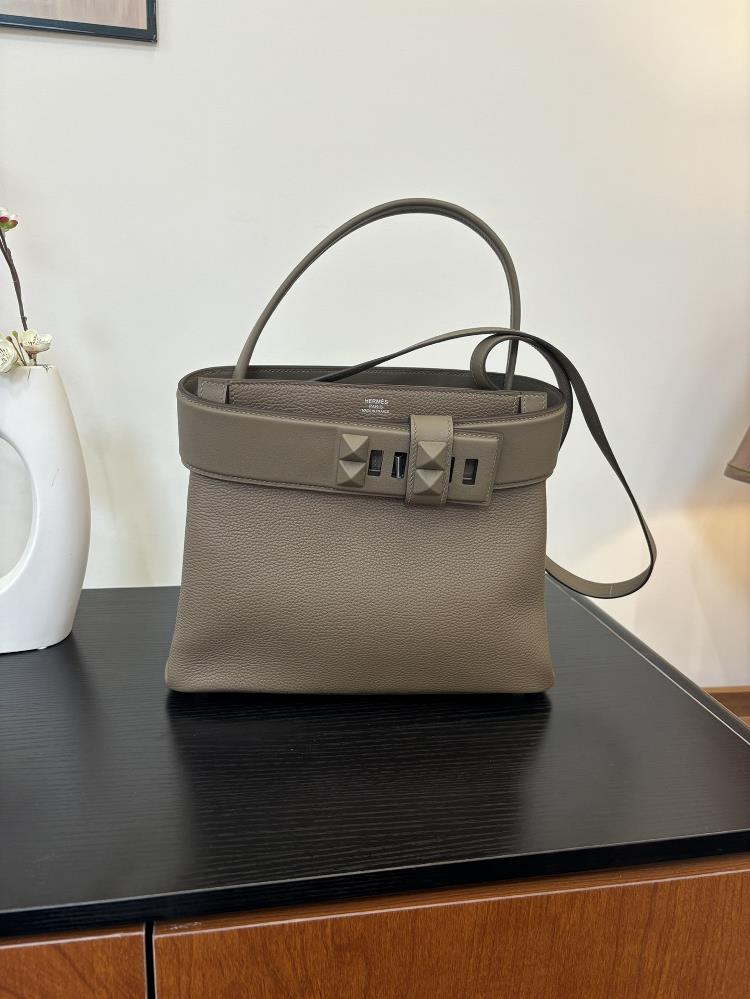 The new Medor bag is sewn with 27cm semi handmade wax thread and features a leather material inspired by a bell pull It is also decorated with pyrami