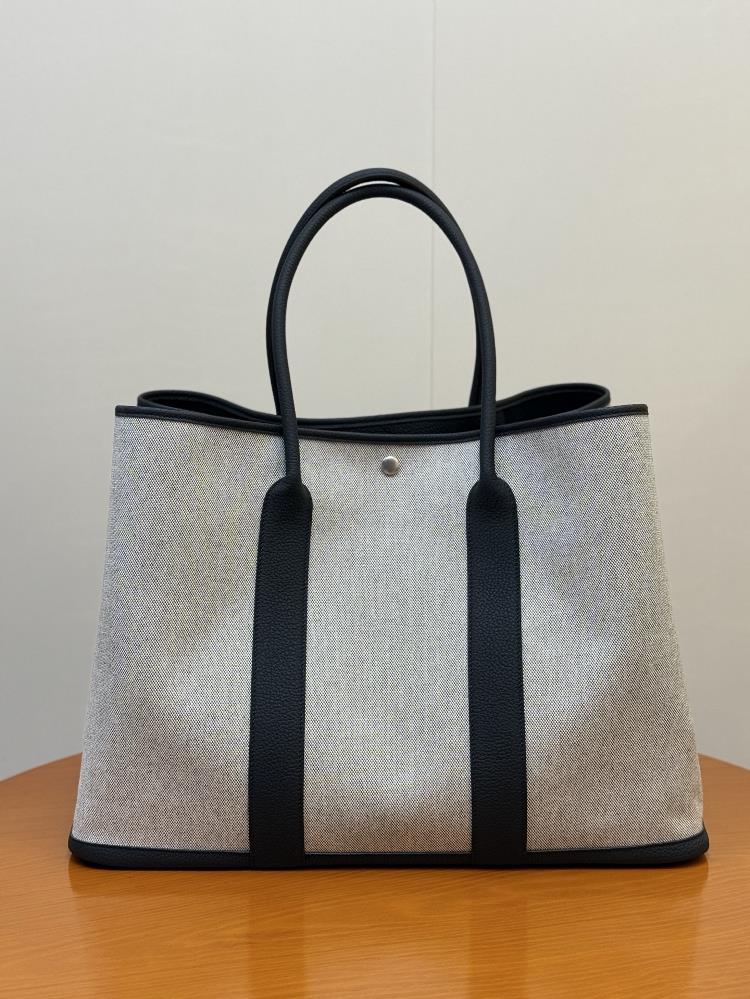 Garden Party49cm canvas with Negonda calf leather equipped with inner pockets saddle nail buckle size length 49cm x depth 36cm x width 253cm suit