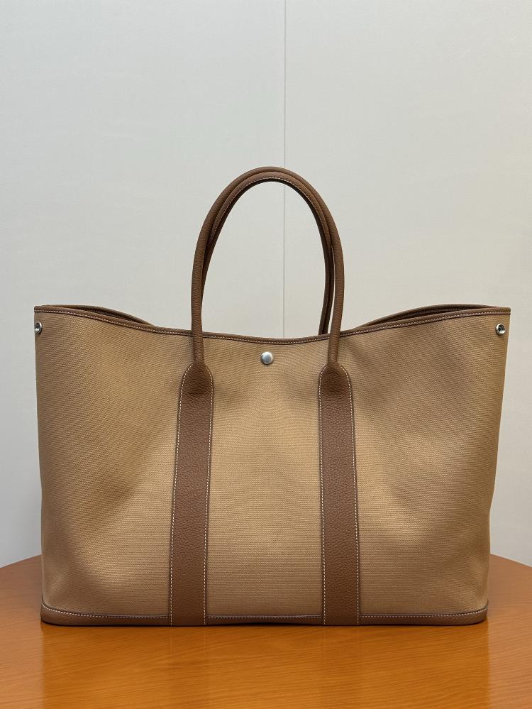 Garden Party49cm canvas with Negonda calf leather equipped with inner pockets saddle nail buckle size length 49cm x depth 36cm x width 253cm suit