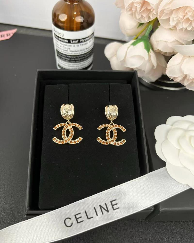 Xiaoxiangs new 250000 light gold retro antique yellow pendant earringsTagName  Chanel earrings tagId 10953326  professional luxury fashi