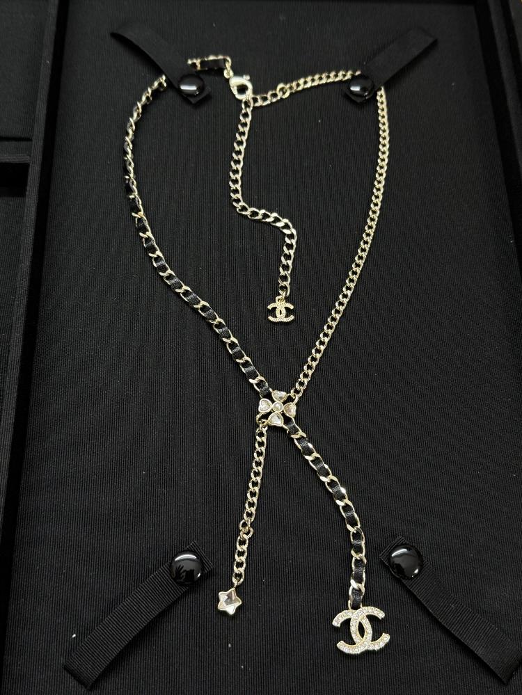 Xiaoxiangs new pentagram double C clover asymmetrical leather necklaceTagName  Chanel necklace tagId 10956196  professional luxury fashi