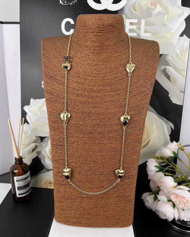 Xiaoxiangs new long necklace black gold peach heart heartshaped sweater chainTagName  Chanel necklace tagId 10956196  professional lu