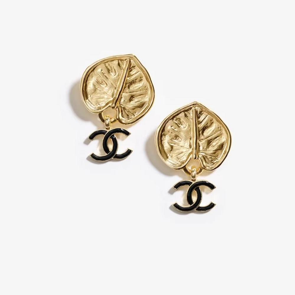 Xiaoxiangs new black gold banana fan leaf earringsTagName  Chanel necklace tagId 10956196  professional luxury fashion brand agency busi