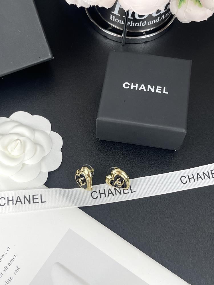 Xiaoxiangs new peach heart black gold heartshaped oil dripping earringsTagName  Chanel earrings tagId 10953326  professional luxury fas