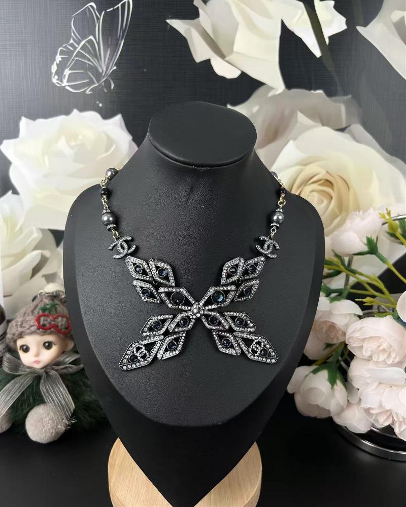 Xiaoxiangs new 250000 gun color large butterfly rhinestone necklace necklaceTagName  Chanel necklace tagId 10956196  professional luxury