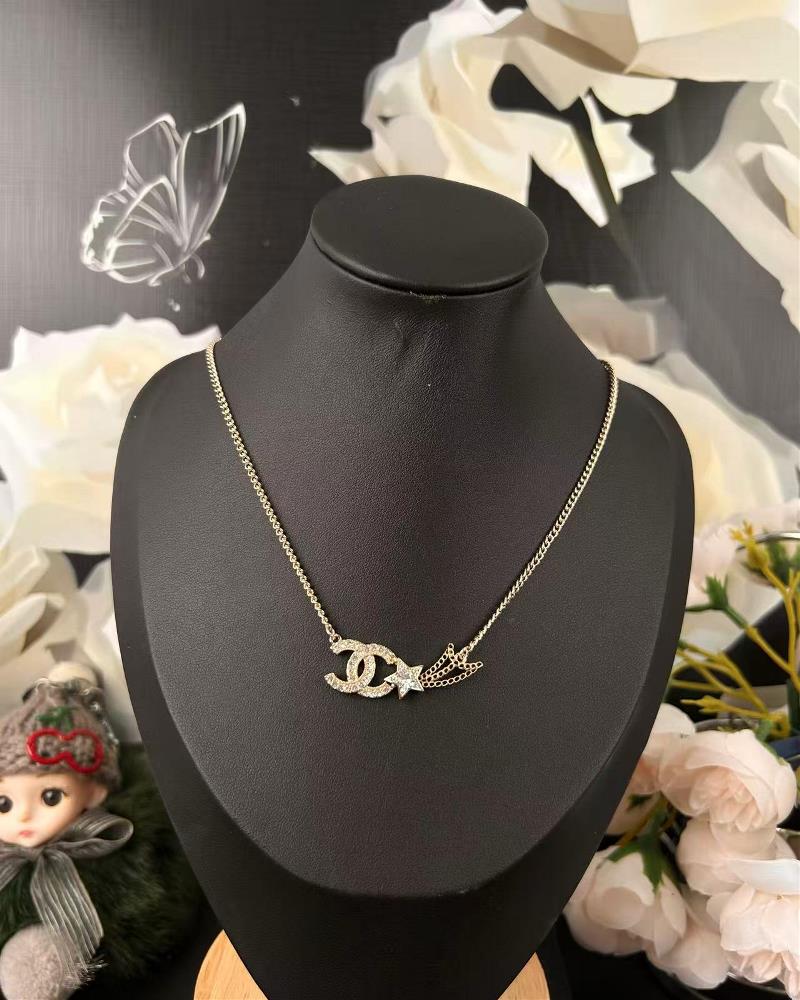 Xiaoxiangs new model is a 256B Meteor Double C Water Diamond Star Chain Pendant NecklaceTagName  Chanel necklace tagId 10956196  profess