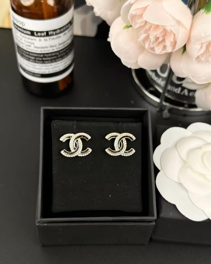 Xiaoxiangs new black edged oil dripping rhinestone simple and exquisite earringsTagName  Chanel earrings tagId 10953326  professional lu
