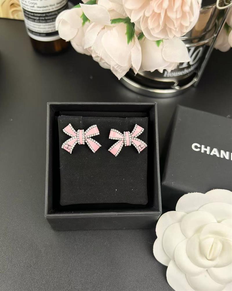 Xiaoxiangs new pink bow design exudes a sense of luxury and temperament with earrings23cmTagName  Chanel earrings tagId 10953326  profe