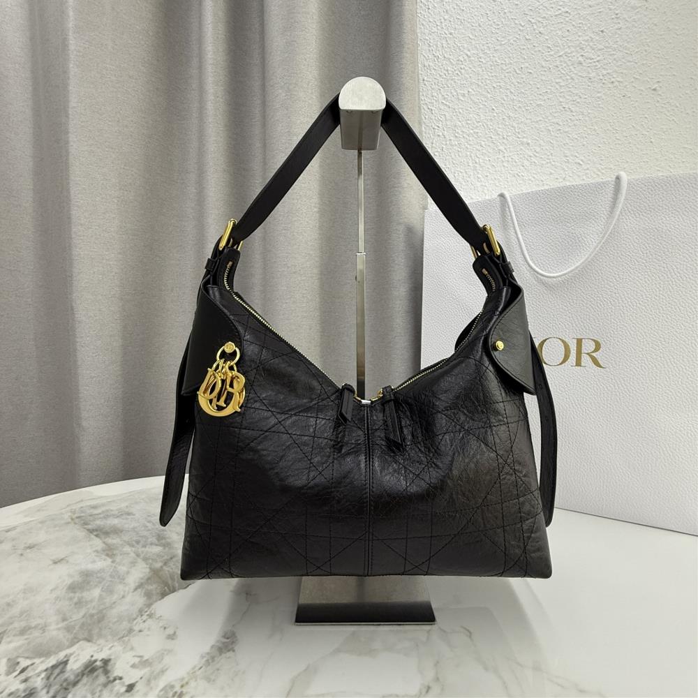 This Dior Voyage handbag is a new addition to the 2026 early spring ready to wear collection blending soft lines and elegant details to create a coor