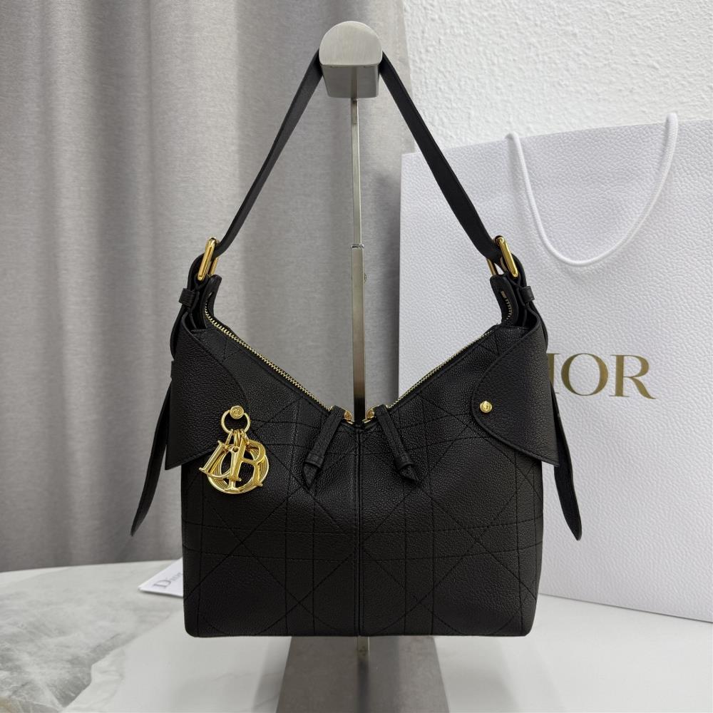 This Dior Voyage handbag is a new addition to the 2026 early spring ready to wear collection blending soft lines and elegant details to create a coor
