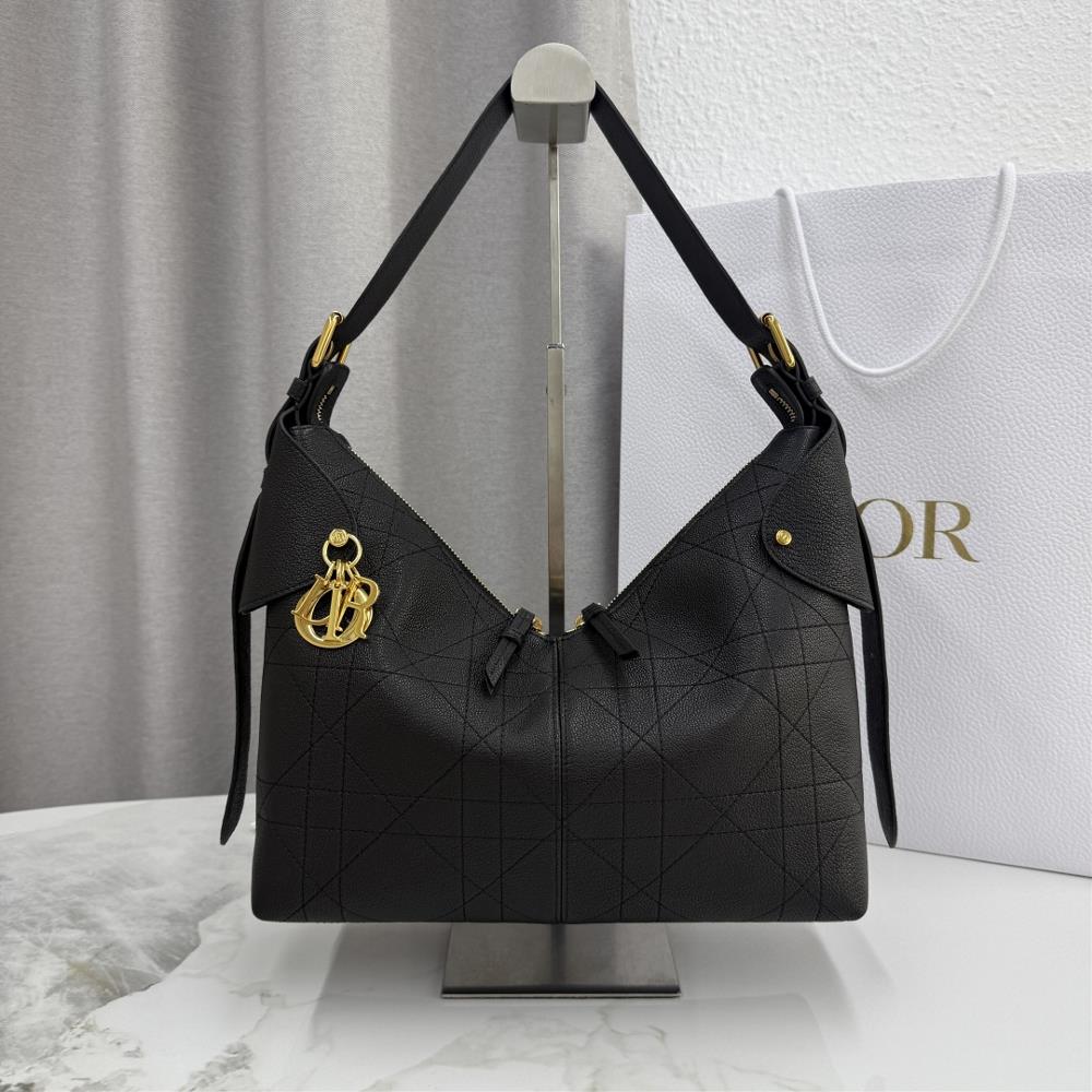 This Dior Voyage handbag is a new addition to the 2026 early spring ready to wear collection blending soft lines and elegant details to create a coor