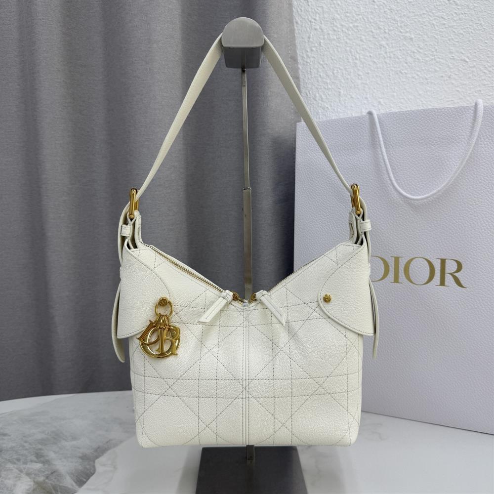 This Dior Voyage handbag is a new addition to the 2026 early spring ready to wear collection blending soft lines and elegant details to create a coor