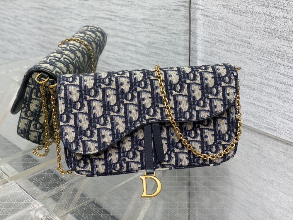 The saddle chain handbag series woc chain bag is carefully crafted from classic blue oblique floral fabric with a flip cover adorned with iconic lett